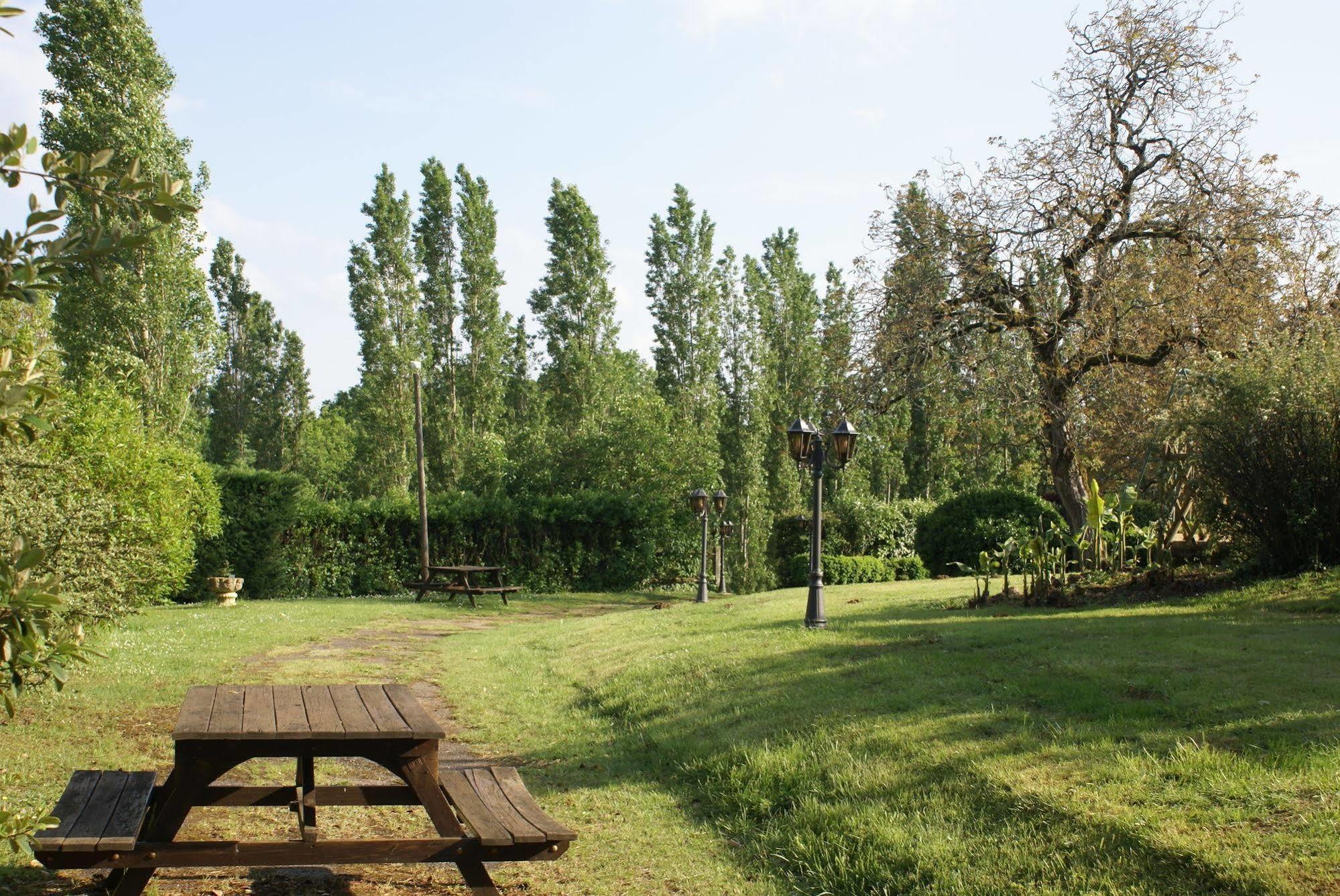 Hotel Restaurant La Verperie Sarlat Esterno foto